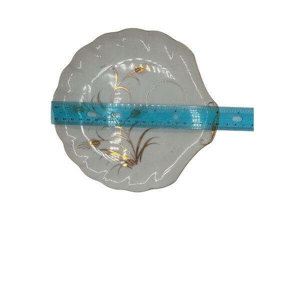 Lefton Snack Plates Hand Painted Castle Gold Scalloped Edge Shell Shaped 8" VTG - Picture 5 of 6